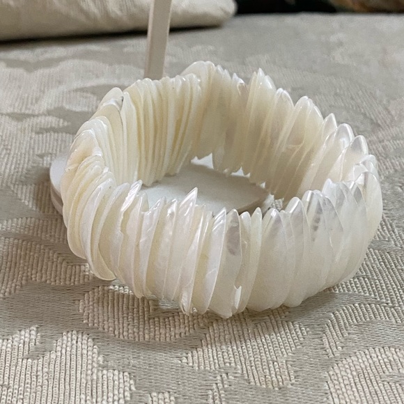 Barse Pearl Bracelet - Picture 3 of 9